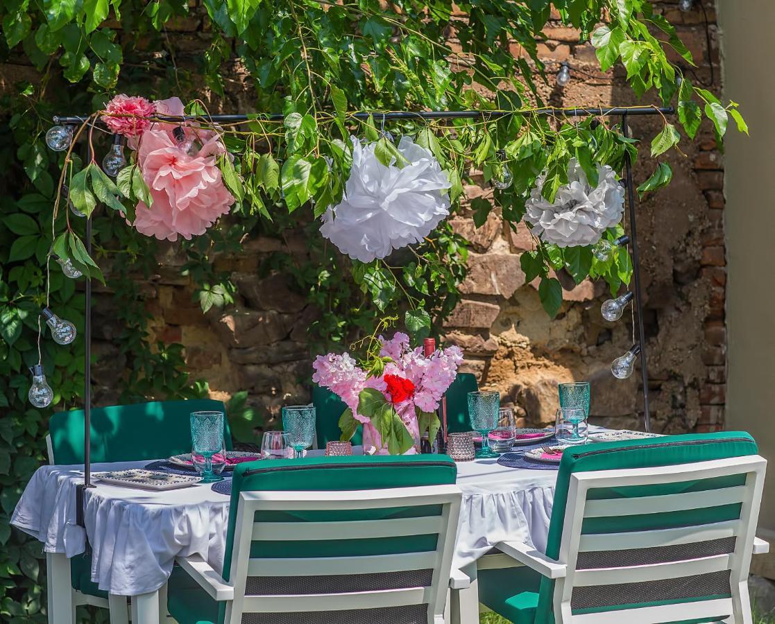 La Fontaine Hotel Hunedoara Luaran gambar