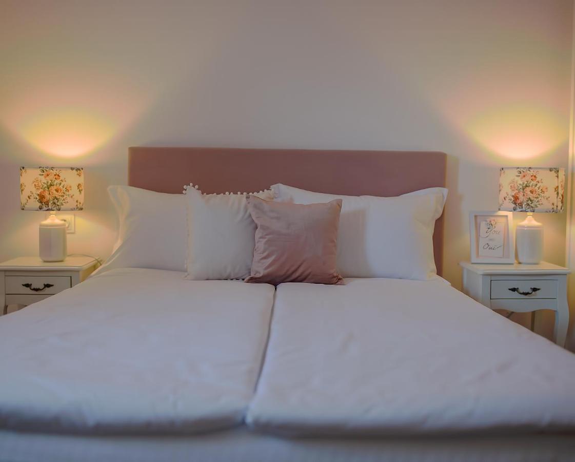 La Fontaine Hotel Hunedoara Luaran gambar