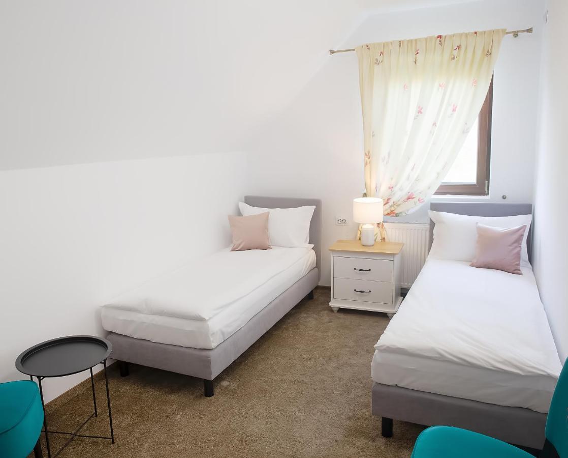 La Fontaine Hotel Hunedoara Luaran gambar