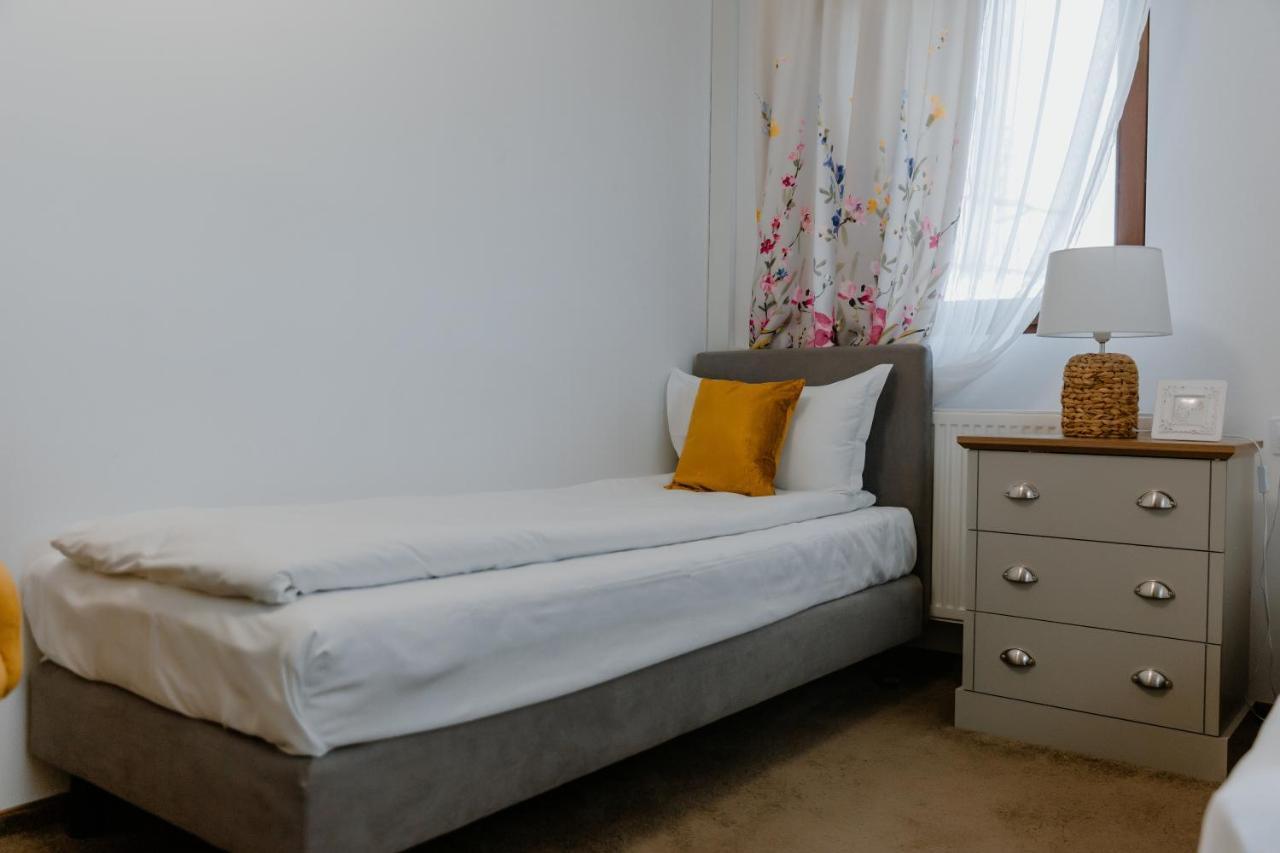 La Fontaine Hotel Hunedoara Luaran gambar