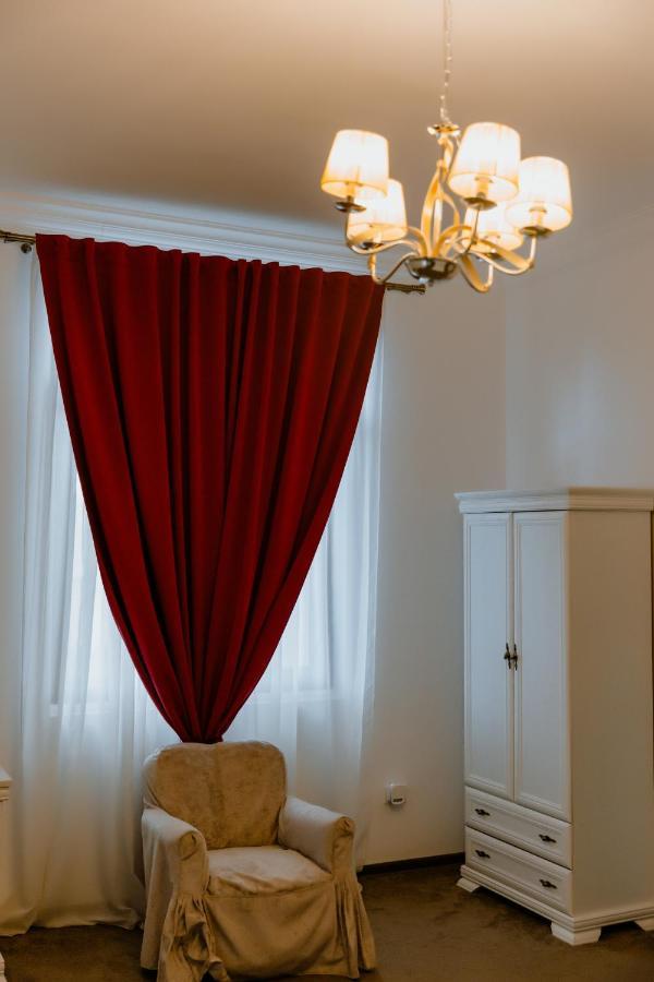La Fontaine Hotel Hunedoara Luaran gambar