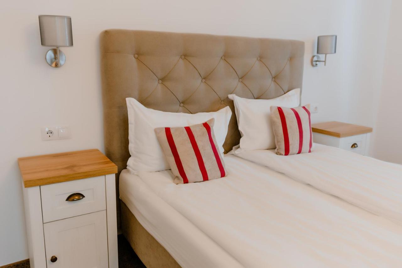 La Fontaine Hotel Hunedoara Luaran gambar