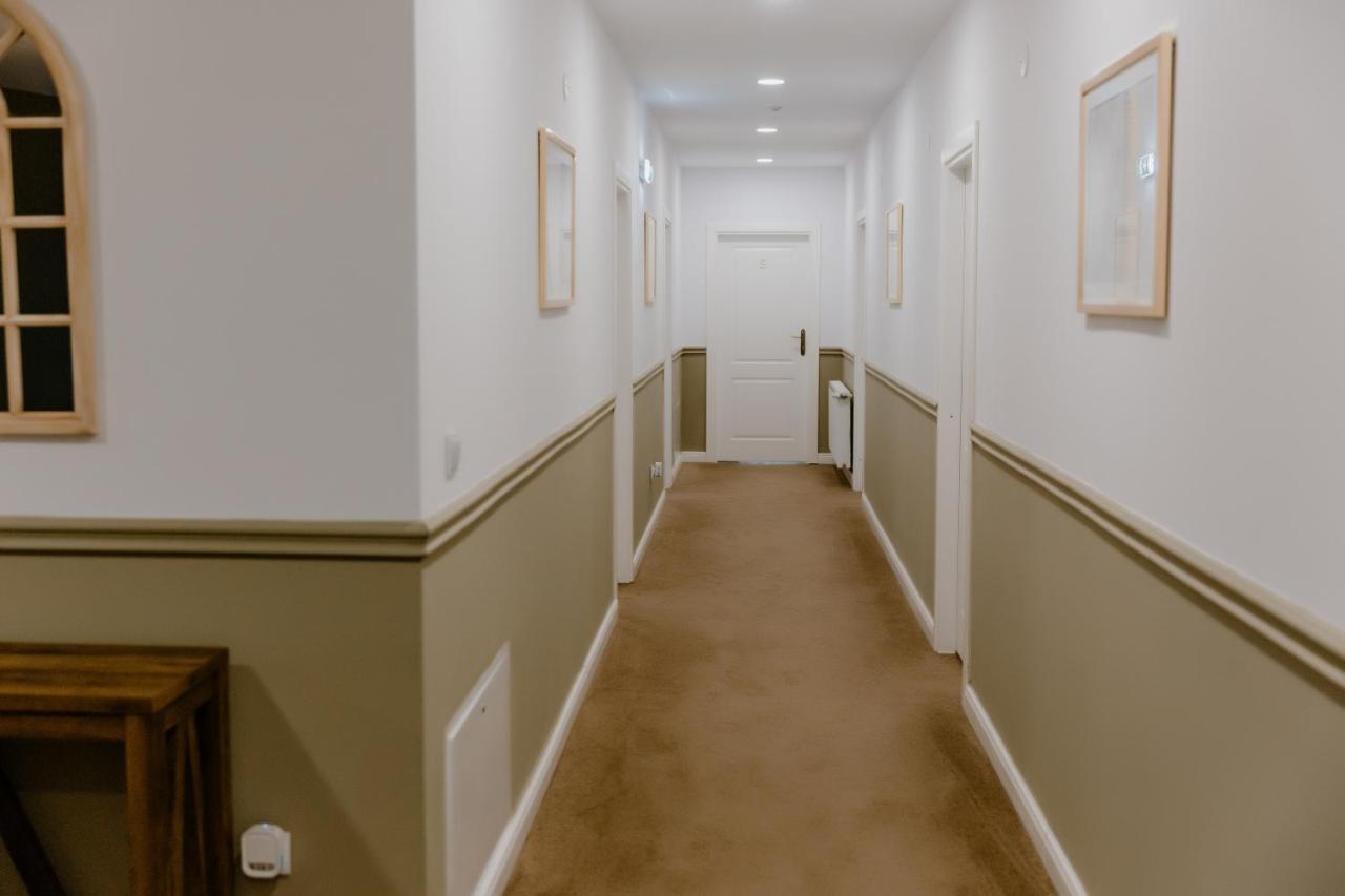 La Fontaine Hotel Hunedoara Luaran gambar
