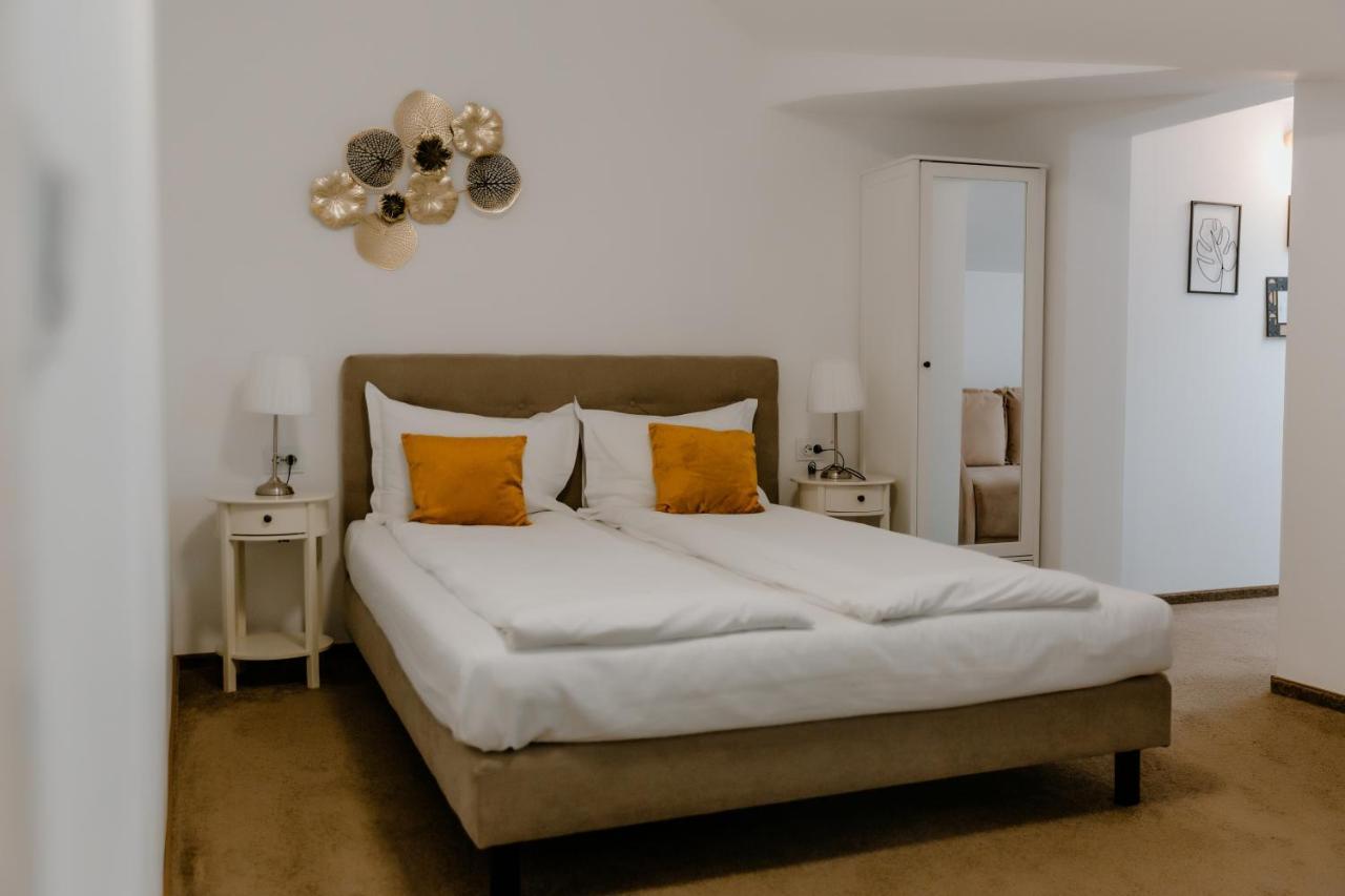 La Fontaine Hotel Hunedoara Luaran gambar