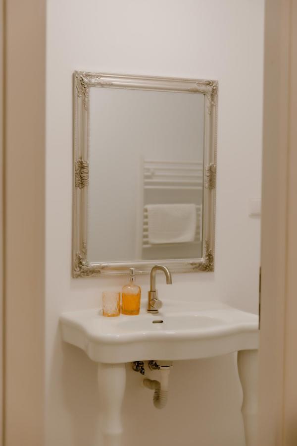 La Fontaine Hotel Hunedoara Luaran gambar