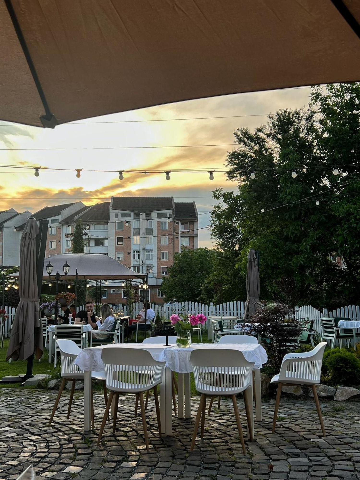 La Fontaine Hotel Hunedoara Luaran gambar
